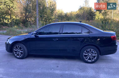 Седан Volkswagen Jetta 2013 в 