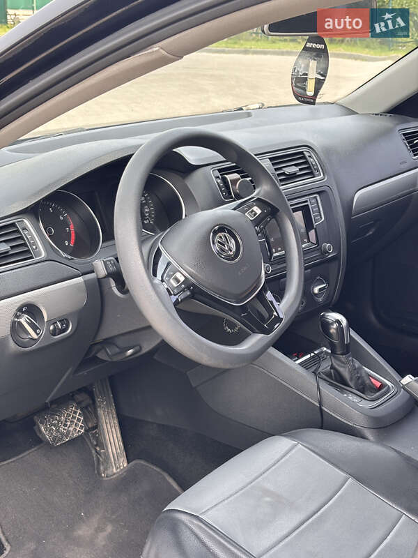 Седан Volkswagen Jetta 2017 в Львові
