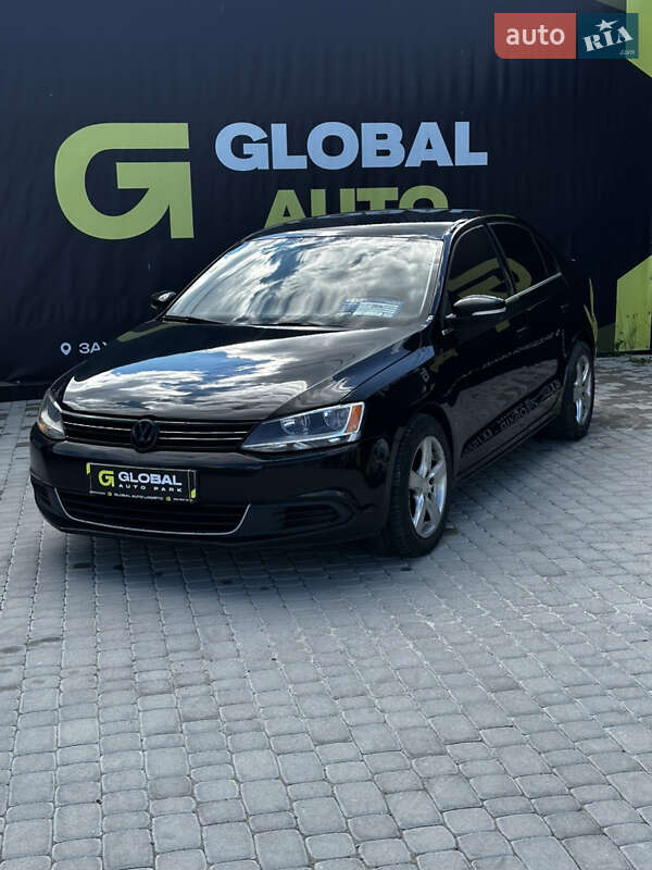 Седан Volkswagen Jetta 2013 в Львове