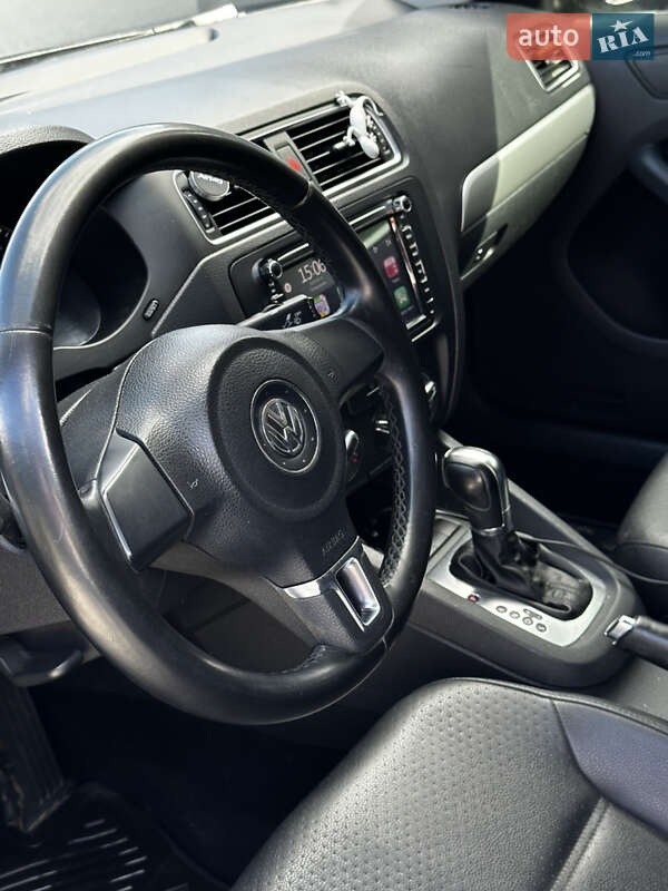 Седан Volkswagen Jetta 2013 в Львове