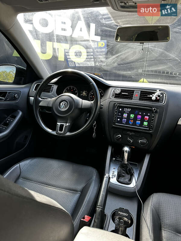Седан Volkswagen Jetta 2013 в Львове