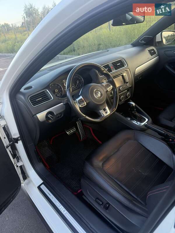 Седан Volkswagen Jetta 2013 в Киеве
