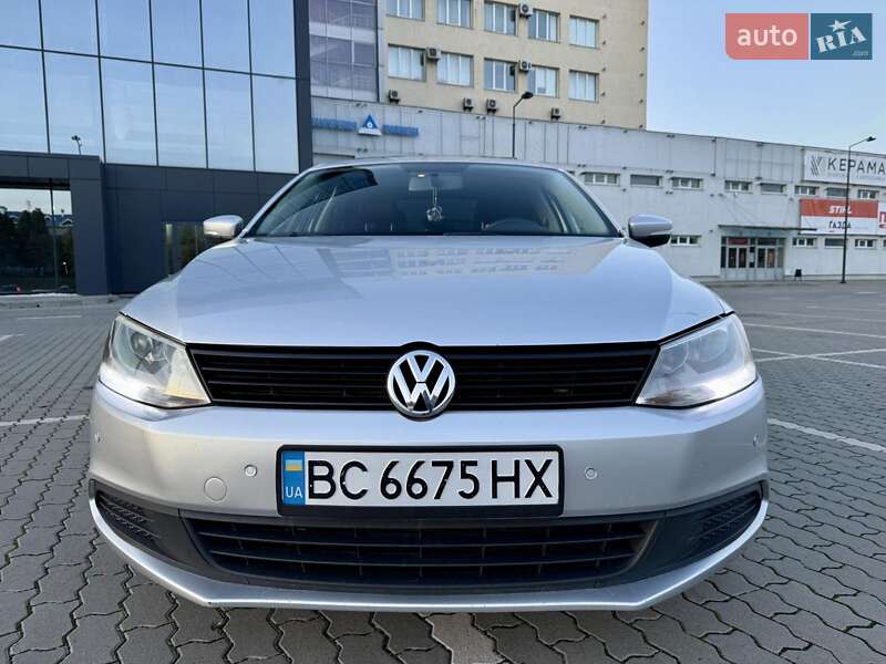 Седан Volkswagen Jetta 2011 в 