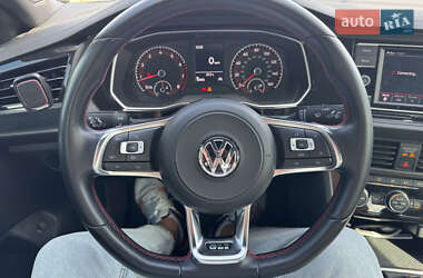 Седан Volkswagen Jetta 2019 в 