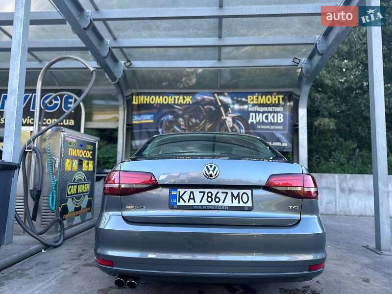 Седан Volkswagen Jetta 2016 в Киеве