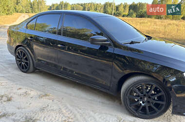 Седан Volkswagen Jetta 2015 в 