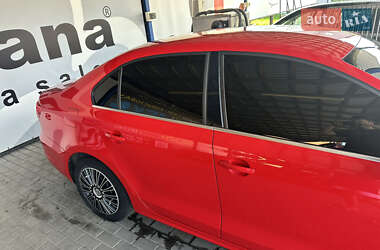 Седан Volkswagen Jetta 2012 в 
