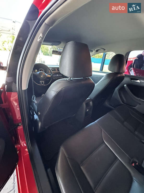 Седан Volkswagen Jetta 2012 в Тернополе