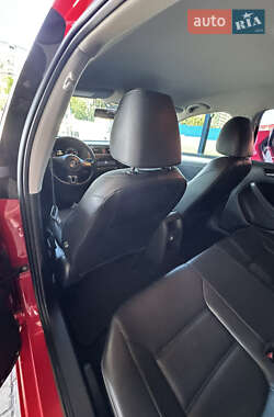 Седан Volkswagen Jetta 2012 в 