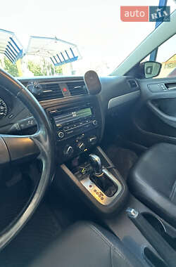 Седан Volkswagen Jetta 2012 в 