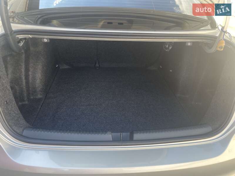 Седан Volkswagen Jetta 2011 в Харкові