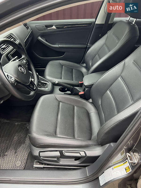 Седан Volkswagen Jetta 2016 в Миргороді