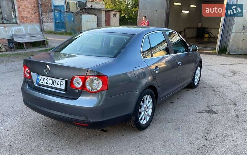 Седан Volkswagen Jetta 2008 в 
