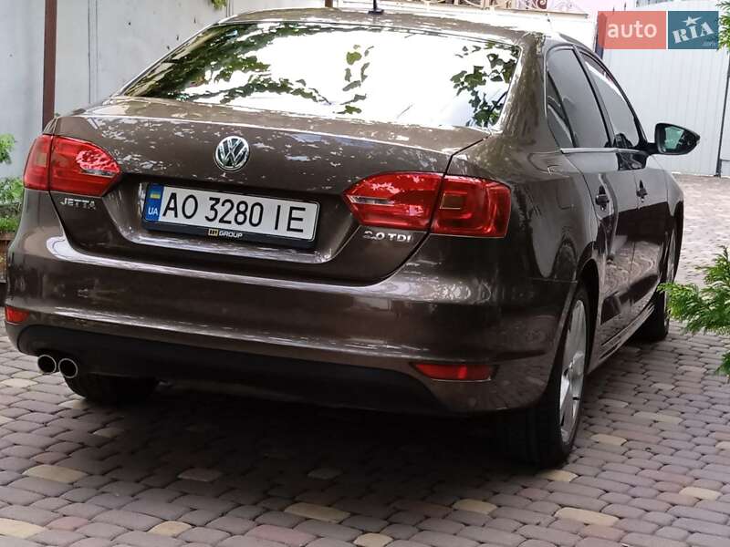 Седан Volkswagen Jetta 2012 в 