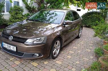 Седан Volkswagen Jetta 2012 в 