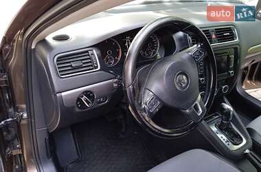 Седан Volkswagen Jetta 2012 в 