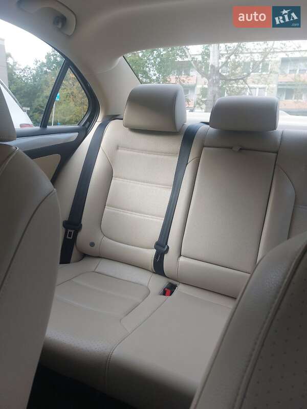 Седан Volkswagen Jetta 2016 в Одесі