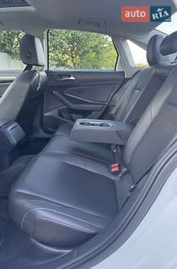 Седан Volkswagen Jetta 2018 в 