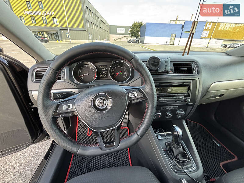 Седан Volkswagen Jetta 2015 в Києві