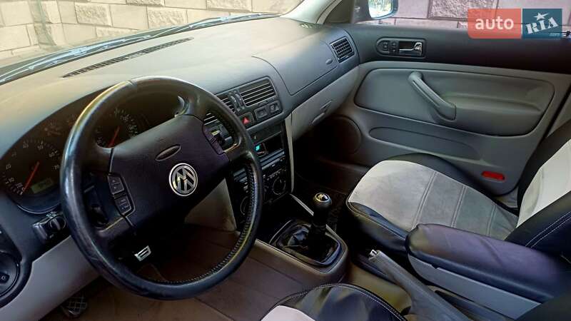 Седан Volkswagen Jetta 2001 в Ровно