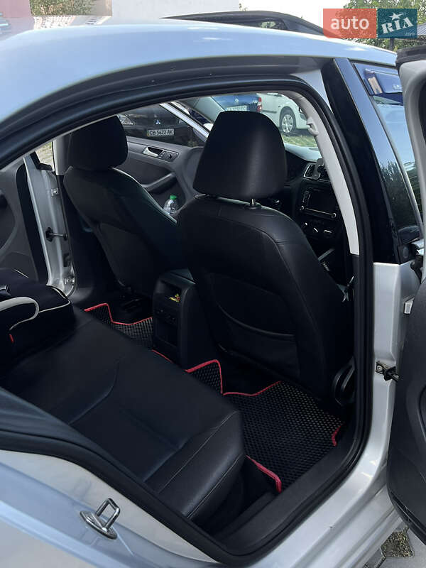 Седан Volkswagen Jetta 2010 в Борисполі