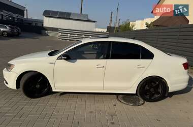 Седан Volkswagen Jetta 2011 в 