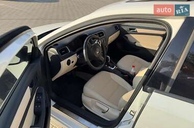 Седан Volkswagen Jetta 2011 в 