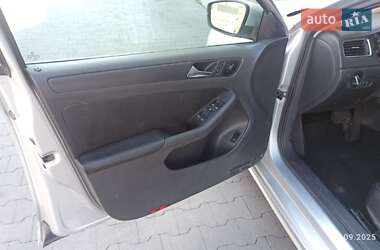 Седан Volkswagen Jetta 2011 в 