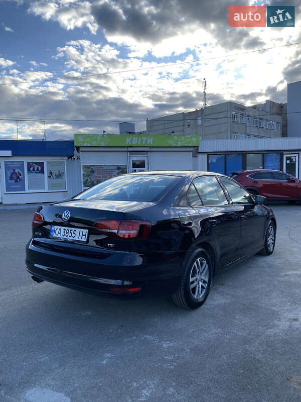 Седан Volkswagen Jetta 2015 в Киеве