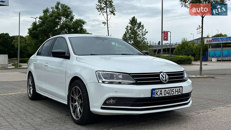 Седан Volkswagen Jetta 2017 в Киеве