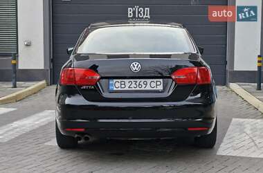 Седан Volkswagen Jetta 2013 в 