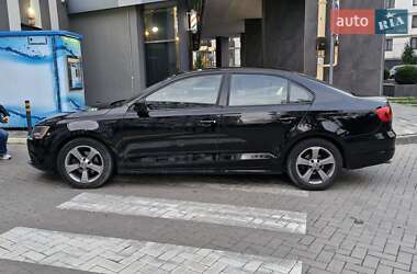Седан Volkswagen Jetta 2013 в 
