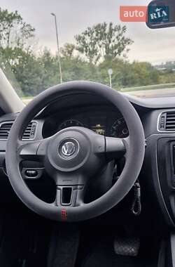 Седан Volkswagen Jetta 2013 в 