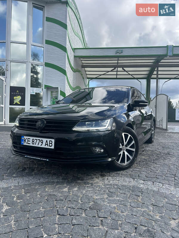 Седан Volkswagen Jetta 2012 в 