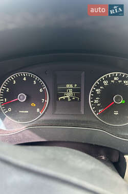 Седан Volkswagen Jetta 2012 в 