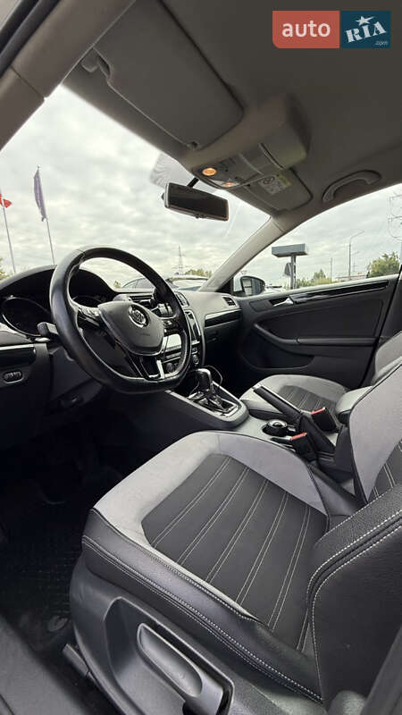 Седан Volkswagen Jetta 2016 в Киеве