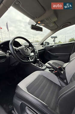 Седан Volkswagen Jetta 2016 в 