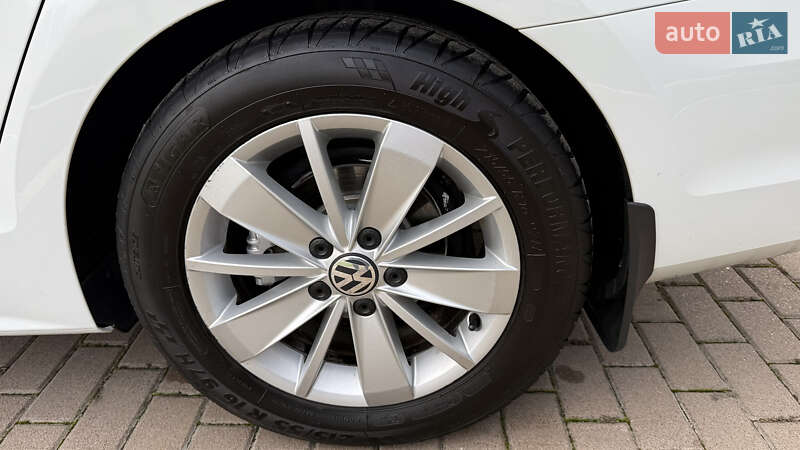 Седан Volkswagen Jetta 2016 в Киеве