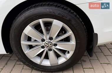 Седан Volkswagen Jetta 2016 в 