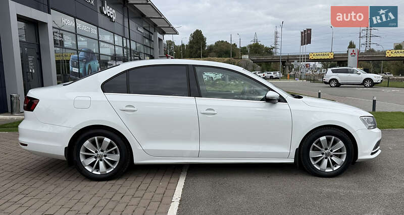 Седан Volkswagen Jetta 2016 в Киеве