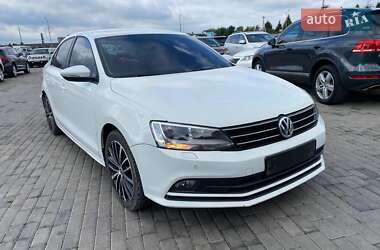 Седан Volkswagen Jetta 2015 в Львові