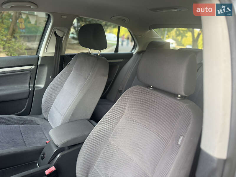 Седан Volkswagen Jetta 2007 в Рівному