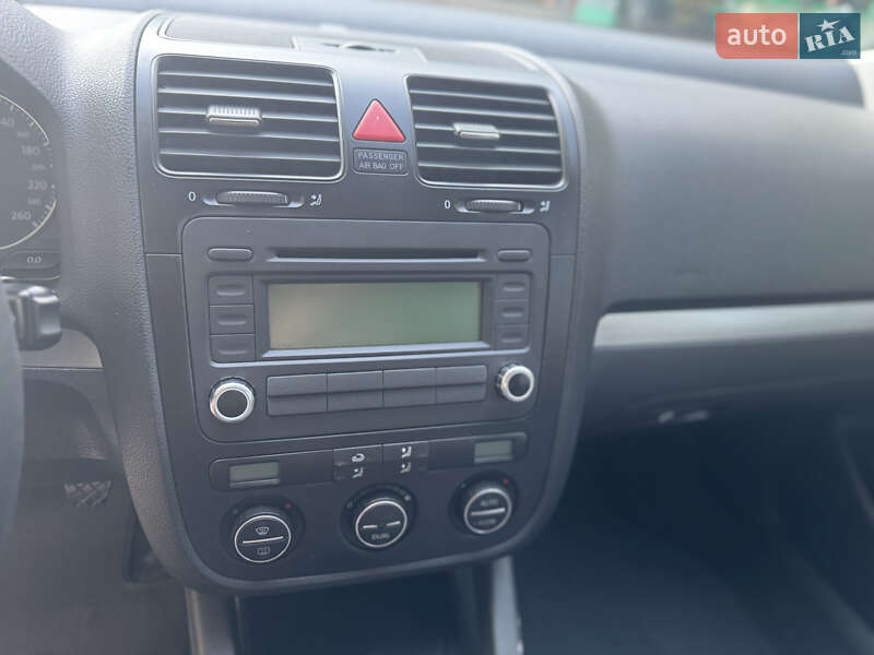 Седан Volkswagen Jetta 2007 в Рівному