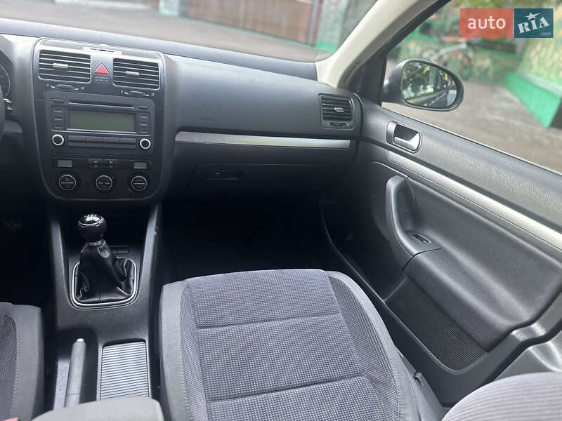 Седан Volkswagen Jetta 2007 в Рівному