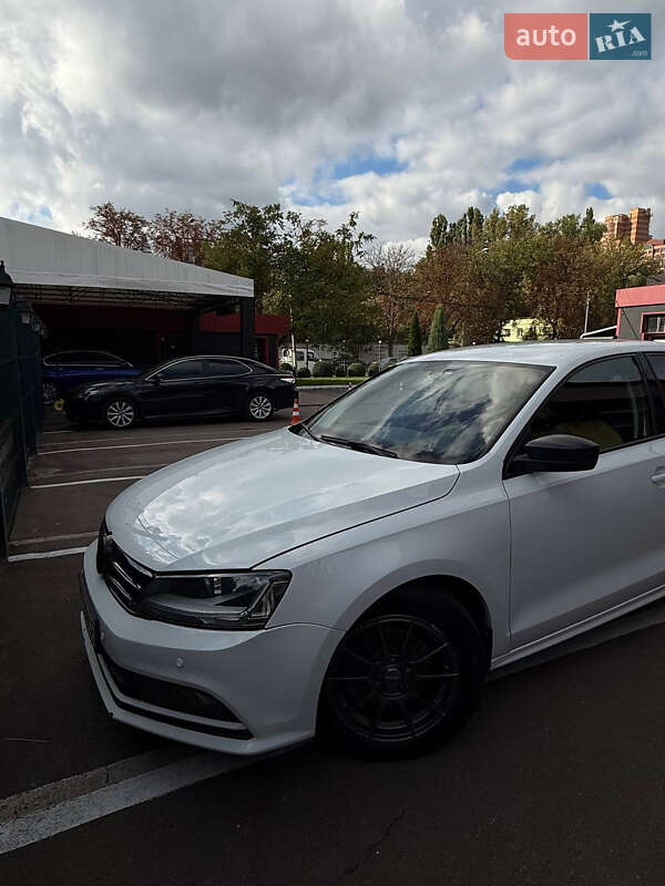 Седан Volkswagen Jetta 2015 в Киеве фото 2 Седан Volkswagen Jetta 2015 в Киеве