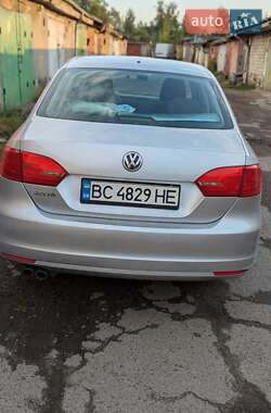 Седан Volkswagen Jetta 2013 в 