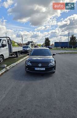Седан Volkswagen Jetta 2015 в 