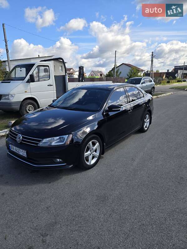 Седан Volkswagen Jetta 2015 в 