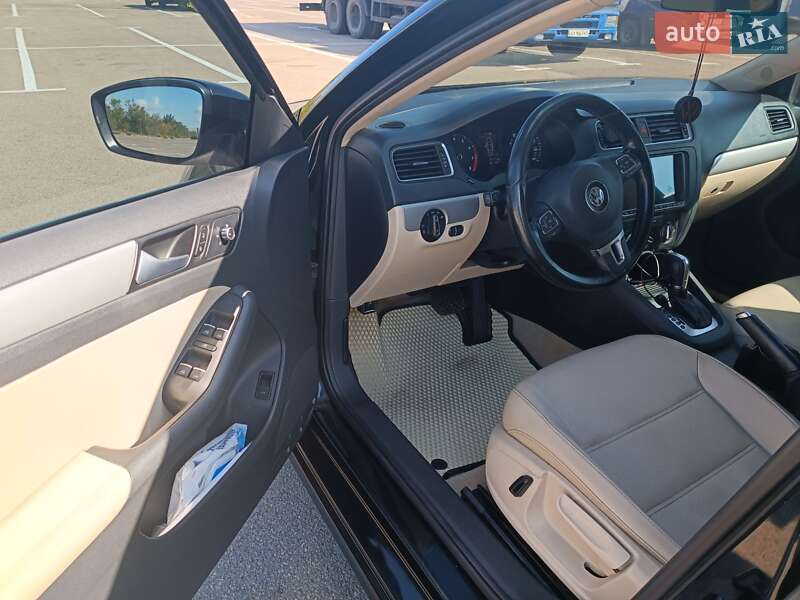 Седан Volkswagen Jetta 2013 в Кривому Розі