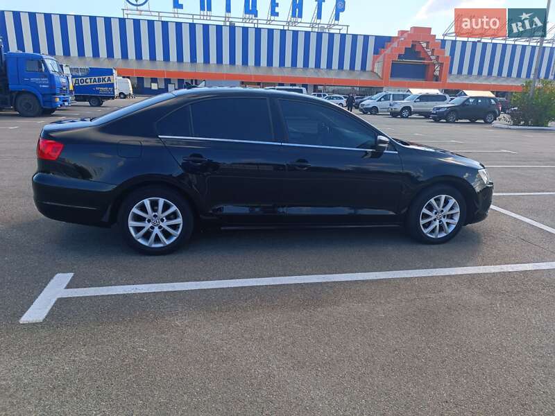 Седан Volkswagen Jetta 2013 в Кривому Розі